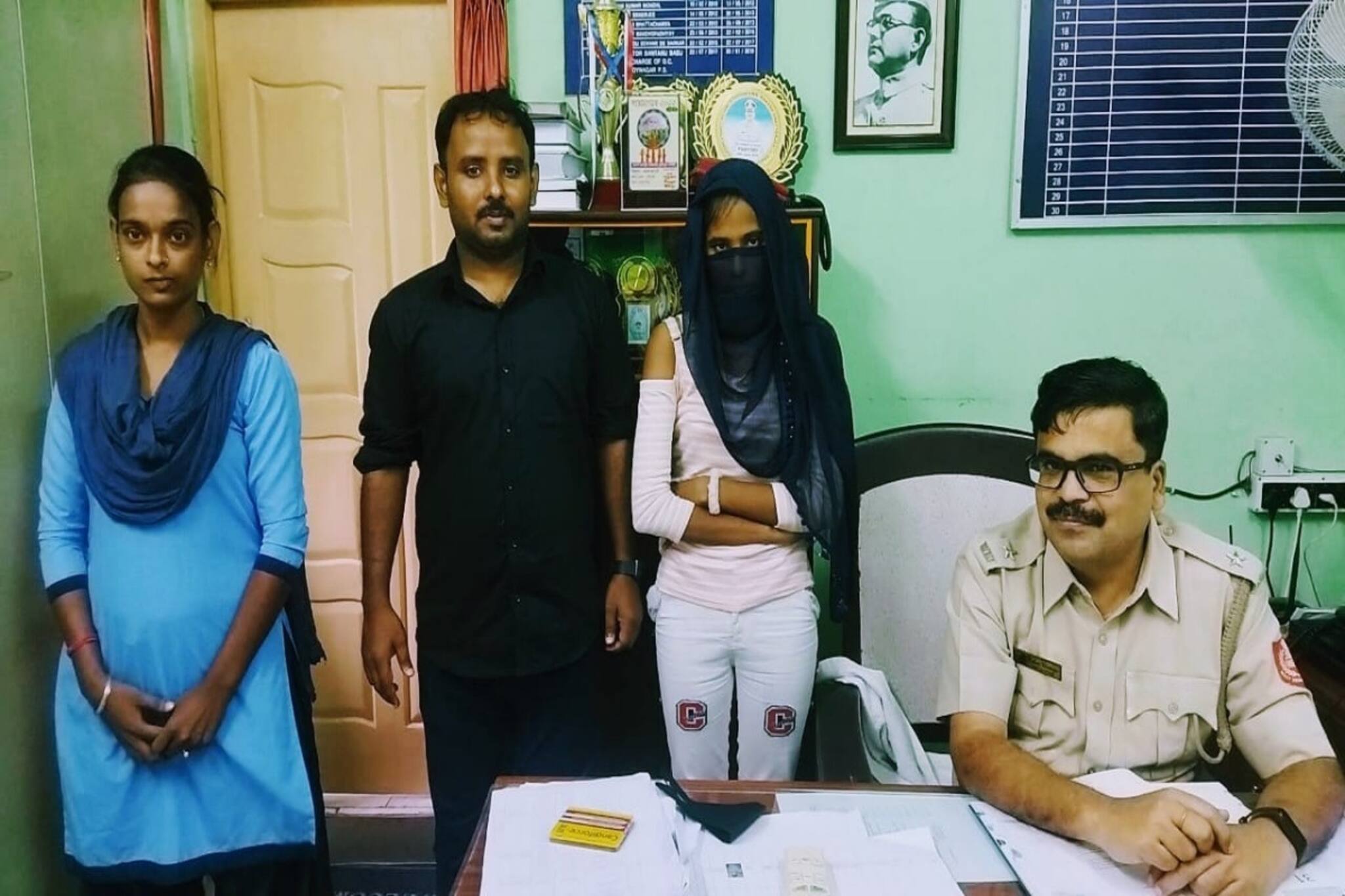 South 24 Parganas News: পুলিশ চাইলে সব পারে, বকুনি খেয়ে ঘরছাড়া নাবালিকা ফিরল পরিবারে!