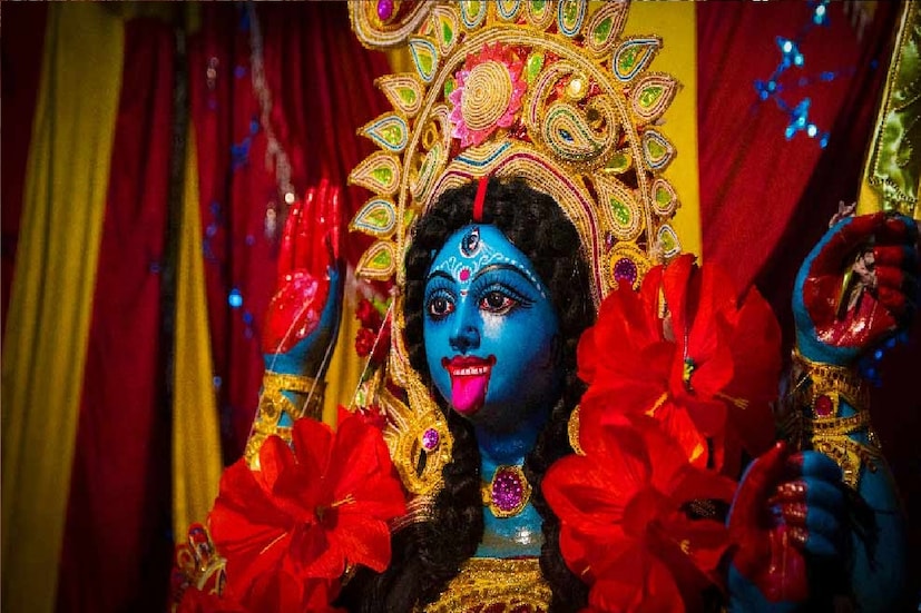 *এই তিথি ছাড়াও মাঘ মাসের কৃষ্ণা চতুর্দশী তিথিতে রটন্তী ও জ্যৈষ্ঠমাসের কৃষ্ণা চতুর্দশী তিথিতে ফলহারিণী কালীপুজোও বাঙালির কাছে অত্যন্ত জনপ্রিয় ও গুরুত্বপূর্ণ। প্রতীকী ছবি। 
