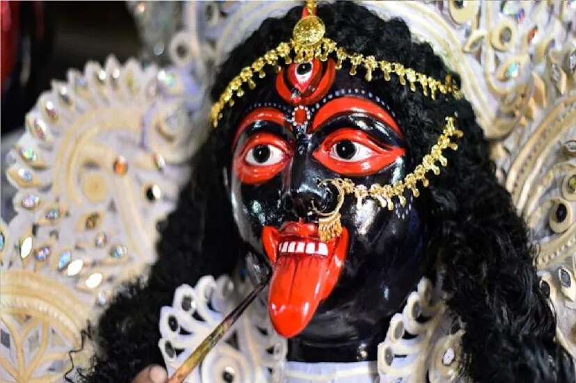 *রাজ্যের এই টানা ছুটির কথা কানে আসতেই ট্রেন, বাসের টিকিট হু হু করে কমতে শুরু করেছে। শৈলশহর থেকে বিচের ধারের হোটেল বুকিংও চলছে ঝড়ের গতিতে। তবে আর দেরী নেই। আগামিকাল অফিস করেই বেড়িয়ে পড়ুন গন্তব্যের উদ্দেশে। ফাইল ছবি।
