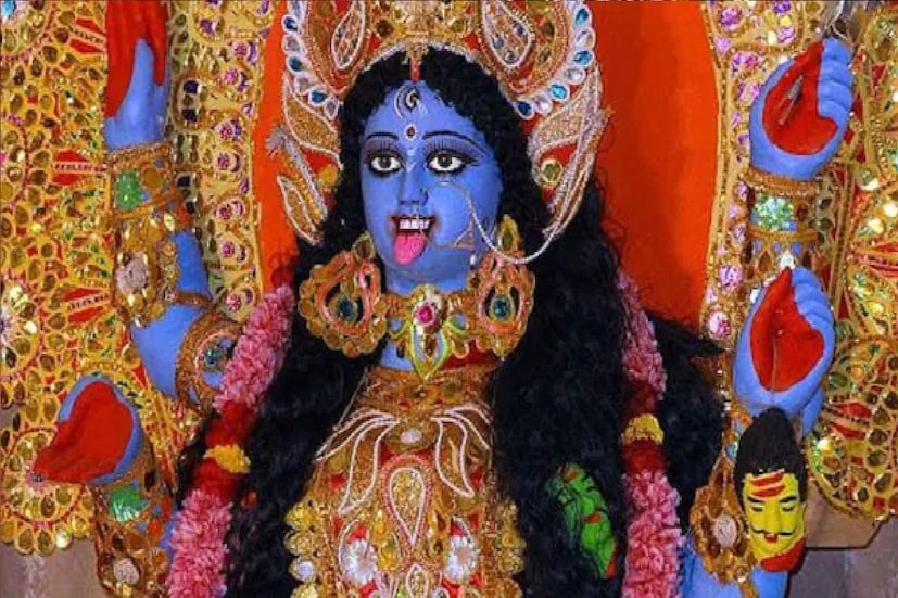 *বাংলায় কালীপুজোকে দীপান্বিতা পুজো বা দীপাবলিও বলা হয়ে থাকে। যদিও অনেকে দীপাবলিতে লক্ষ্মী -গণেশের পুজো করেন। প্রতীকী ছবি। 