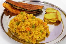 অষ্টমীর দুপুর জমে যাক খিচুড়িতে, আজই দেখে নিন সঙ্গে আর কী রাখা যায়!