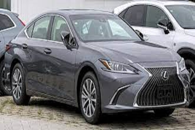 মিয়া খলিফার কাছে Lexus ES কার আছে যার ভারতের বাজার মূল্য শুরু হয়েছে ৫৯,৫০,০০০ টাকা থেকে ৬৫,৬০,০০০ টাকা পর্যন্ত ৷ প্রতীকী ছবি ৷