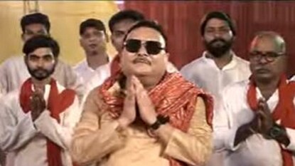 ‘মা এসেছে’ অ্যালবামে চমকে দিলেন মদন মিত্র ‘মা এসেছে’ অ্যালবামে চমকে দিলেন মদন মিত্র