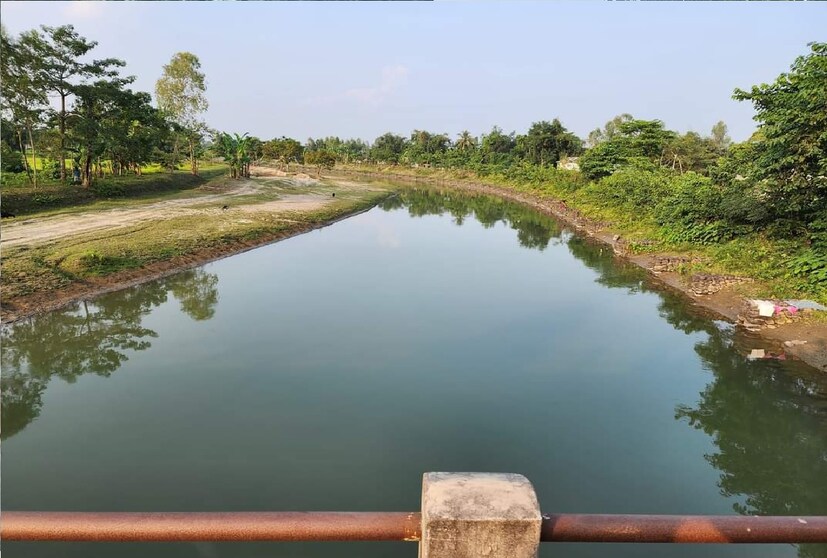 *বিজয়া সম্মেলনী অনুষথানে যোগ দিতে উত্তরবঙ্গে গিয়েছেন কুণাল ঘোষ। সেখান থেকেই এ দিন সেতু দেখতে যান তিনি। সঙ্গে ছিলেন কৃষ্ণকান্ত বর্মণ, নীতিশ সরকার এবং স্থানীয় নেতৃত্ব। 