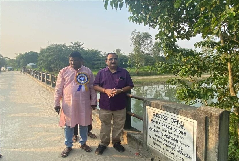 *বর্ষায় নদীর জন বাড়লে সমস্যার সম্মুখীন হতেন সাধারণ মানুষ। নিত্য বছর খরস্রোতায় ভেসে যায় সাঁকো। বিচ্ছিন্ন হয়ে পড়ে একাধিক এলাকা। তাই সেতুর প্রয়োজনীয়তা ছিল। 