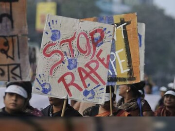 এই ঘটনা মনে করিয়ে দিচ্ছে ১০ বছর আগের নির্ভয়াকে গণধর্ষণের ঘটনাকে