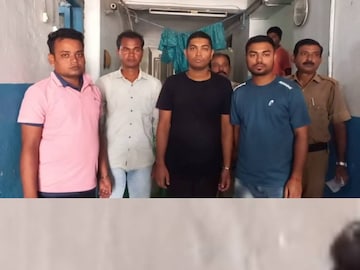 পাচারের আগেই মাদক-সহ এসটিএফ-এর হাতে ধরা পড়ে দুষ্কৃতী দল