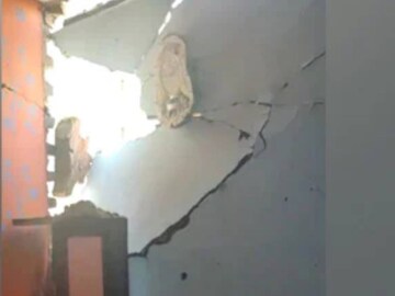 আচমকাই বিস্ফোরণ ঘটে দেওয়ালে লাগানো এলইডি টিভিতে