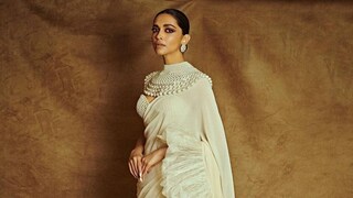 রাফল শাড়িতে অনন্য দীপিকা 