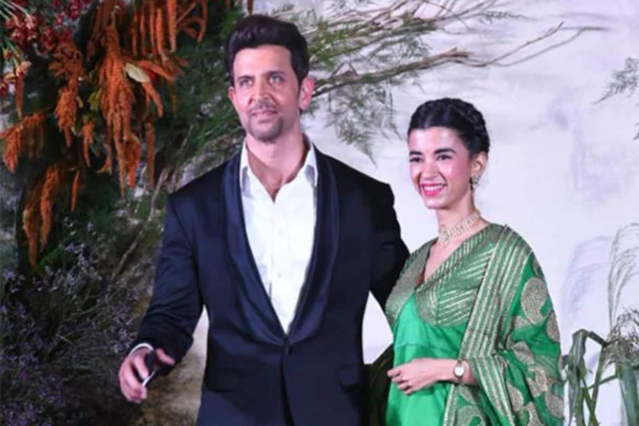 রিচা-আলির বিয়েতে প্রেমিকার সঙ্গে আদুরে ভঙ্গিতে ধরা দিলেন হৃতিক