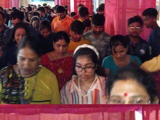 দশমীর রাত শেষ হওয়ার আগেই যতটা সম্ভব আনন্দ উপভোগ করে নিলেন বর্ধমানের বাসিন্দারা