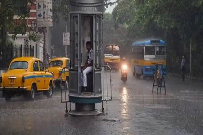 দক্ষিণবঙ্গে বেশিরভাগ জেলায় মেঘলা আকাশ কোথাও আংশিক মেঘলা আকাশ। বিক্ষিপ্তভাবে বৃষ্টির সম্ভাবনা। আগামী ২৪ ঘণ্টায় কয়েক পশলা বৃষ্টি হতে পারে। হালকা মাঝারি বৃষ্টি বেশিরভাগ জেলায়। কাল থেকে কমবে বৃষ্টির পরিমাণ।