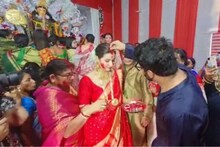 প্রতিমার সামনে স্ত্রীকে সিঁদুর পরালেন রাজ, বিজয়ায় বর্ধমানের বাড়িতে শুভশ্রী