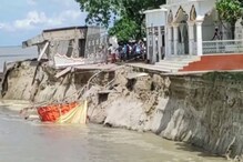গঙ্গায় ভয়াবহ ভাঙন! মন্দিরের তোরণ মিশে গেল গঙ্গার জলে, মারাত্মক ঘটনা মালদহে গঙ্গায় ভয়াবহ ভাঙন! মন্দিরের তোরণ মিশে গেল গঙ্গার জলে, মারাত্মক ঘটনা মালদহে