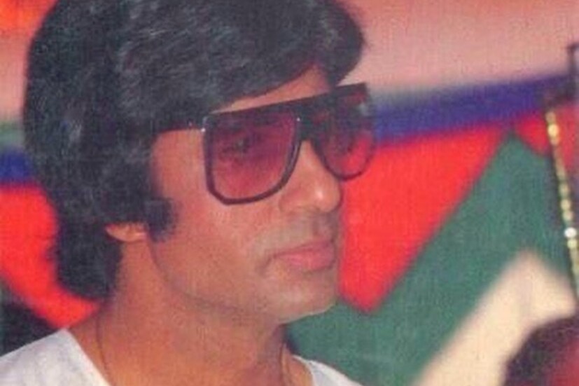 বলিউডের বেতাজ বাদশা অমিতাভের জীবন নিয়ে চর্চা আরব সাগরের তীরে কিছু নতুন নয়। রিল লাইফের মতো অভিনেতার রিয়েল লাইফটাও কম রঙিন নয়। জয়া বচ্চনের সঙ্গে বিয়ে করে বাংলার জামাই হলেও অভিনেত্রী রেখার সঙ্গে বিগ বি-র 'সম্পর্ক' নিয়ে জল্পনা কিছু নতুন নয়। আর এই আলোচনার সিলসিলাও চিরকালীন।