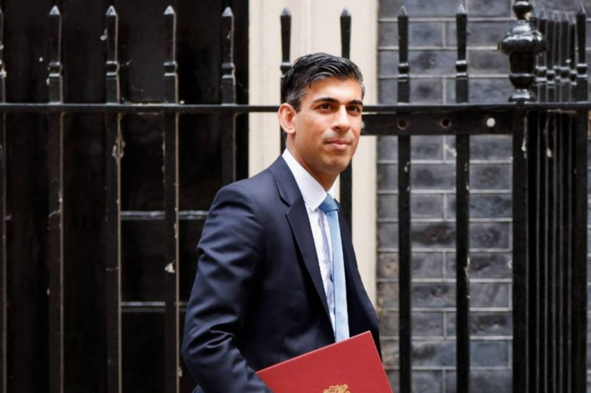 ভারতীয় বংশোদ্ভুত ঋষি সুনক ব্রিটেনের পরবর্তী প্রেসিডেন্ট?  ইঙ্গিত তেমনই