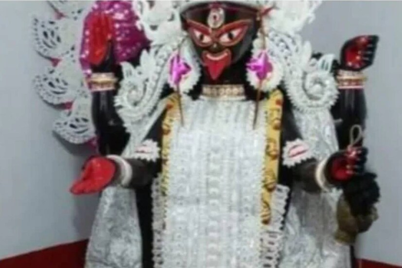 কালীপুজোর অমাবস্যার আগের তিথিতে পালিত হয় ভূত চতুর্দশী৷ এ বছর রবিবার সন্ধ্যায় ৬ টা ২ মিনিটে ত্রয়োদশী বা ধনতেরস শেষ হয়ে ভূত চতুদর্শী শুরু হয়েছে৷ তাই সন্ধ্যায় ১৪ বাতি প্রজ্বলন করার রীতি পালিত হয়েছে৷