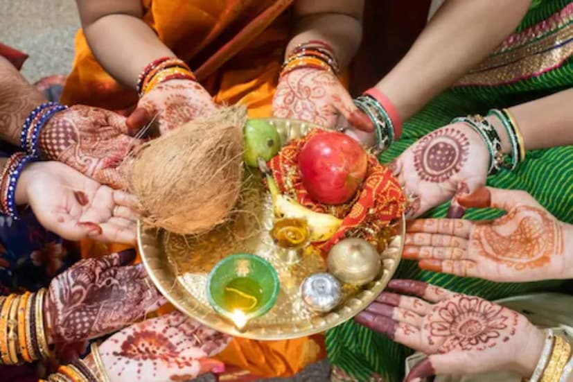 পঞ্জিকা অনুযায়ী বৃহস্পতিবার রাত ১ টা ৫৯ মিনিটে শুরু হচ্ছে করবা চৌথ তিথি৷ এই তিথি থাকবে শুক্রবার রাত ৩ টে ৮ মিনিট পর্যন্ত৷ অর্থাৎ ব্রতীদের জন্য শুক্রবার দিনভরই এই তিথি আছে৷