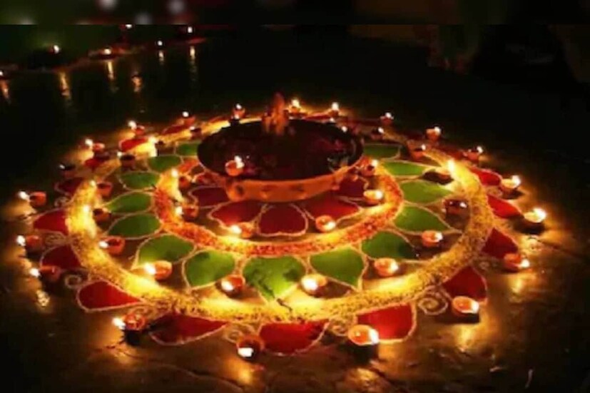 কালীপুজোর পাশাপাশি থাকে দীপাবলি বা দিওয়ালি৷ প্রদীপ-সহ নানা রকম বাতির শিখায় সেজে ওঠে ঘরবাড়ি অলিন্দ৷ অনেক সময় তিথির সময় ইত্যাদি বিচার করে একই দিনে কালীপুজো ও দিওয়ালি পড়ে ৷