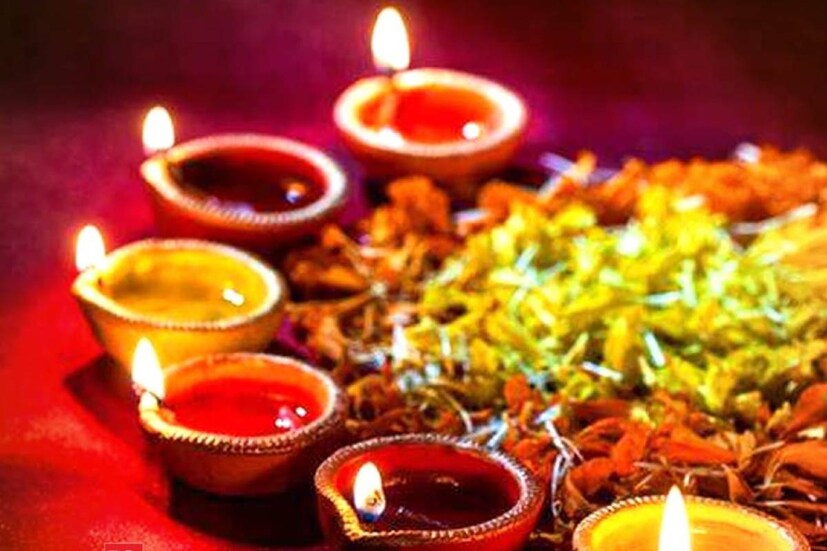 প্রচলিত বিশ্বাস, এই সময়ে লক্ষ্মী পুজো করলে সংসারে ধন সম্পত্তি সুখ ও সমৃদ্ধির শুভাগমন হয়৷