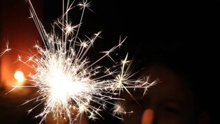 বিগত কয়েক বছরে দীপাবলির সময়ে রাত ১০ টা বাজলেই দূষণের মাত্রা এতটাই বেড়ে যায় যে চিন্তায় থাকেন বয়স্ক ও শিশুদের অভিভাবকরা