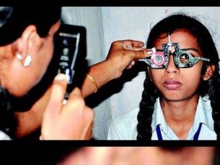 চিকিৎসকদের মতে নানা কারণে শৈশবে ছানি পড়তে পারে
