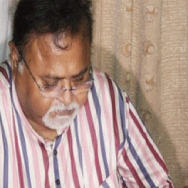 ফলে পার্থ চট্টোপাধ্যায় কিছুটা ক্ষুব্ধ হন এবং জেলের মধ্যে নিজের সেলেই ছিলেন। সপ্তমীর দিন জেল কর্তৃপক্ষ পার্থ চট্টোপাধ্যায়কে অনুরোধ করেন প্রতিমা দর্শনের জন্য। কিন্তু পার্থ চট্টোপাধ্যায় তাতে রাজি হননি বলেও সংশোধনাগার সূত্রে খবর।
