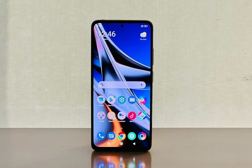 এই Poco X4 Pro 5G ফোনে ব্যবহার করা হয়েছে ৬.৬৭ ইঞ্চির ফুল এইচডি প্লাস সুপার অ্যামোলেড ডিসপ্লে। এই Poco X4 Pro 5G ফোনের ডিসপ্লের ব্রাইটনেস ১২০০ নিটস। এছাড়াও Poco X4 Pro 5G ফোনের ডিসপ্লের রিফ্রেশ রেট ১২০ এইচজেড। পোকোর এই নতুন ফাইভ-জি ফোনে ব্যবহার করা হয়েছে অ্যান্ড্রয়েড ১১ বেসড MIUI 13। 