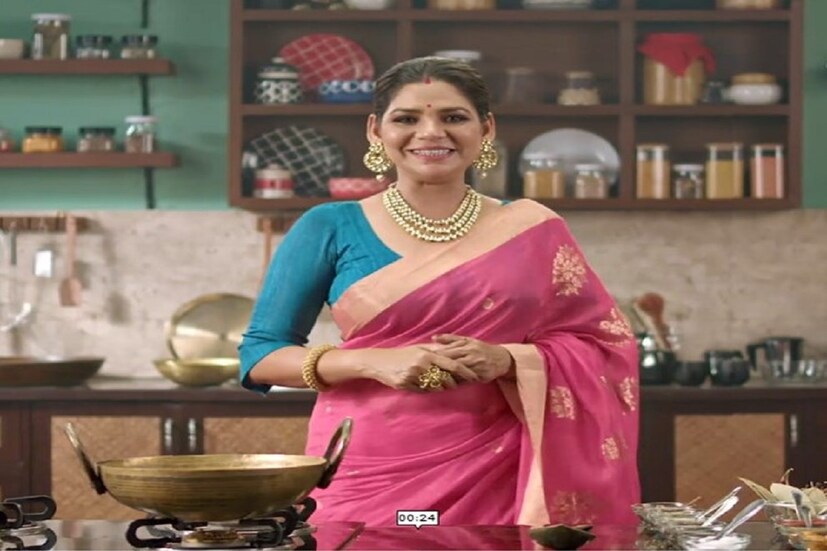 আগামী ১৭ অক্টোবর বাংলা টেলিভিশনের সব থেকে বড় ধামাকা ৷ কেননা কালার্স বাংলা লঞ্চ করতে চলেছে ব্যান্ড নিউ রান্নার শো রান্নাঘরের গপ্পো, প্রতিদিন বিকেল ঠিক ৫টায় ৷ ছবি সৌজন্যে কালার্স বাংলা ৷ 