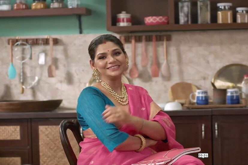অনুষ্ঠানের মাধ্যমে ফের বাংলা টেলিভিশনে ফিরছেন সুদীপ্তা চক্রবর্তী ৷ কালার্স বাংলার মাধ্যমে ফের টেলিভিশনে ফিরছেন তিনি ৷ বিগ বস বাংলা সিজিন ওয়ানের পরে ফের দেখতে পাওয়া যাবে তাকে ৷ ছবি সৌজন্যে কালার্স বাংলা ৷ 
