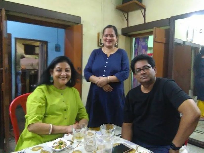 শঙ্কর ও সোনালির সোশ্যাল মিডিয়ার ছবিগুলি দেখে মনেই হয় স্বামী-স্ত্রী ঠিক মনের কতখানি কাছাকাছি ছিলেন ৷ ছবি সৌজন্যে ফেসবুক ৷ 