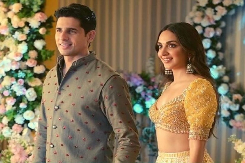 ‘কফি উইথ করণ’-এ  সিদ্ধার্থকে প্রশ্ন করা হয়, ‘সবচেয়ে অদ্ভূত কোন জায়গায় সঙ্গম করেছো?’ সিদ্ধার্থ জানান তিনি চেঞ্জিং রুমে যৌনতায় লিপ্ত হয়েছেন’। 