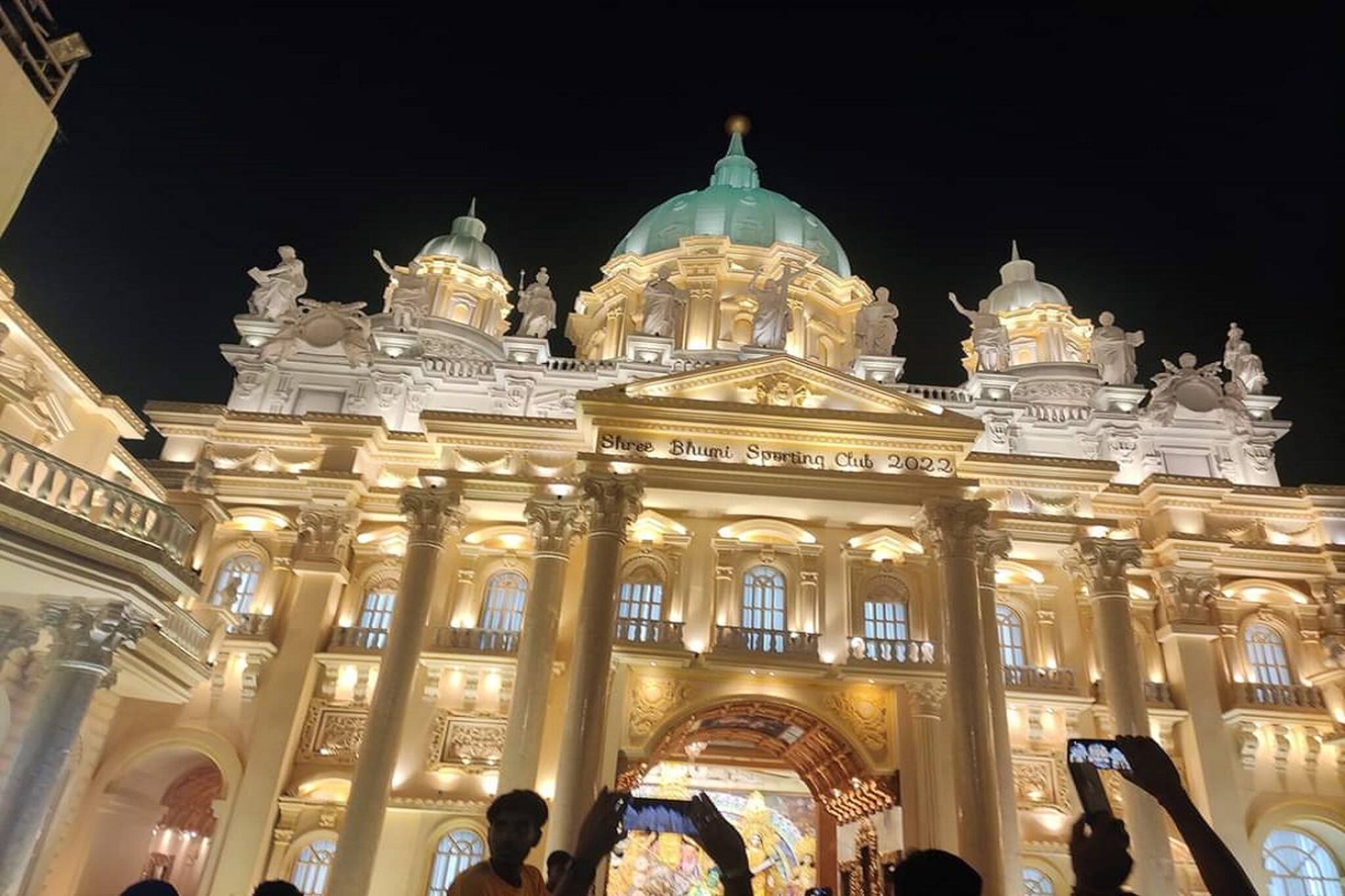 মুখ্যমন্ত্রীর নির্দেশ পালনে মরিয়া 'সুজিতবাবু', শ্রীভূমির রাস্তায় নেই যানজট!