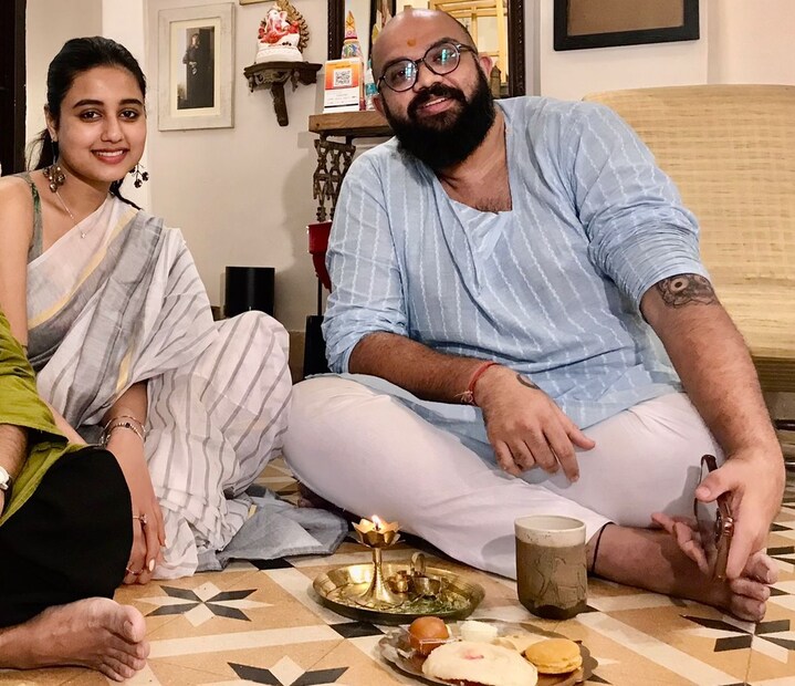 *ডিজাইনার অভিষেক রায়কে ভাইফোঁটা দিয়েছেন অভিনেত্রী স্বস্তিকা দত্ত। 