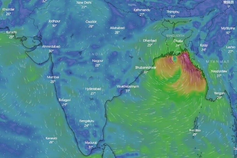 এরপর সোমবার পশ্চিম মধ্য এবং তার সংলগ্ন এলাকায় পূর্ব মধ্য বঙ্গোপসাগরের ওপরে সাইক্লোনিক স্টর্ম জোরালো হওয়ার জন্য এবং উত্তরদিকে এগোবে৷ আইএমডি ওয়েদার আপডেট অনুযায়ী সাইক্লোনিক ওয়েদার সিস্টেম মঙ্গলবার ওড়িশার উপকূল পার করবে৷ তারপর পশ্চিমবঙ্গ ও বাংলাদেশের উপকূলে পৌঁছে যাবে৷ Photo Courtesy- IMD/Weather Update