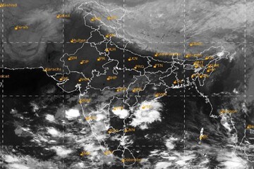 বঙ্গোপসাগরে নিম্নচাপ নাকি ঘূর্ণাবর্ত, আজ কি তুমুল বৃষ্টি, লেটেস্ট ওয়েদার আপডেট