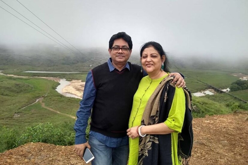 প্রেমে পড়েছিলেন পড়ুয়াজীবনে৷ বিয়ে করেছিলেন যখন দু’জনেই কেরিয়ারে নবাগত৷ শঙ্কর ও সোনালি চক্রবর্তীর প্রেম তথা দাম্পত্যের সুর শেষ পর্যন্ত ছিল ছন্দোবদ্ধ৷