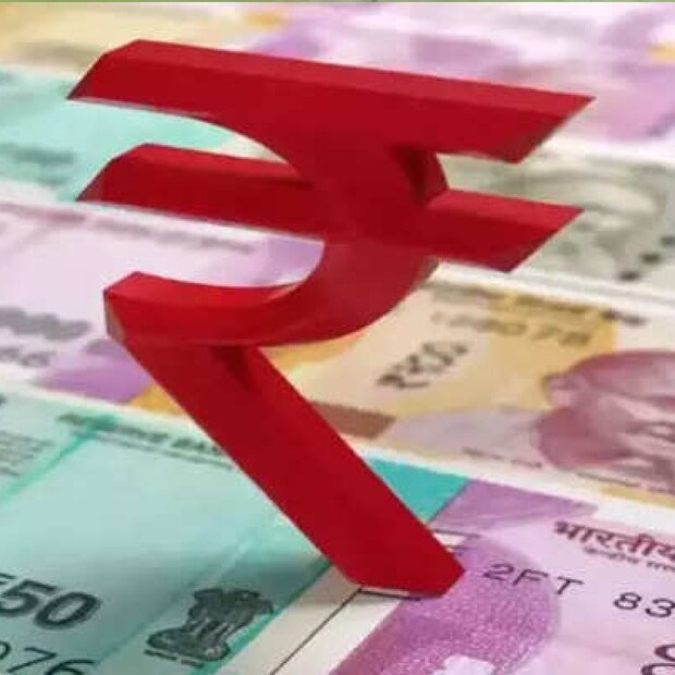 দীপাবলির আগে ফের দেশবসীর জন্য খারাপ খবর। ডলারের সাপেক্ষে টাকার দামে সর্বকালীন পতন। ফের কপালে চিন্তার ভাঁজ অর্থনীতিবিদদের।
