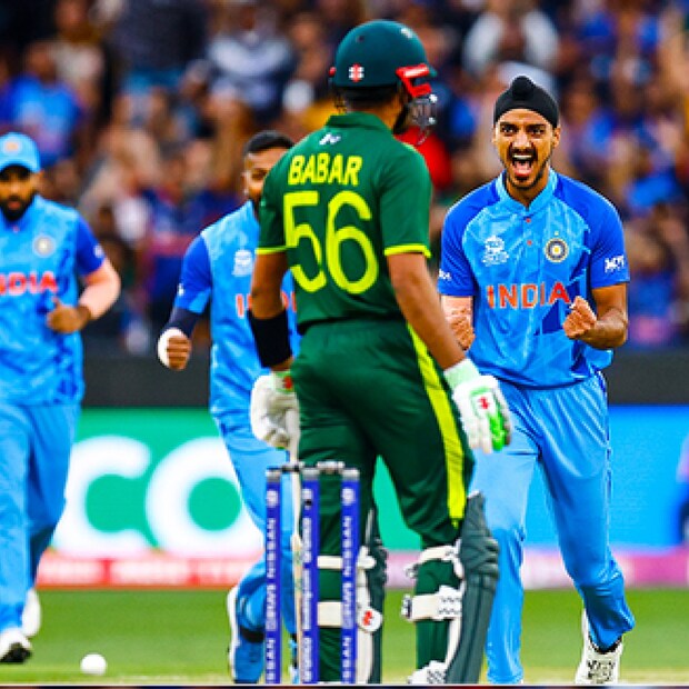 পাকিস্তানকে বাকি তিনটি ম্যাচ জিততেই হবে। সেইসঙ্গে অন্যদের দিকেও তাকিয়ে থাকতে হবে। পরের তিনটি ম্যাচ জিতলে পাকিস্তানের হবে ৬ পয়েন্ট।