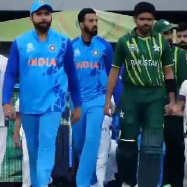 তবে বিশ্বকাপ ফাইনালে ভারত-পাক ম্যাচ হতেই পারে। তার জন্য ভারত-পাক, দুই দলকেই এখনও অনেকটা রাস্তা পেরোতে হবে।
