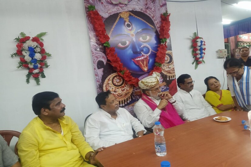 ফাটাকেষ্টর পুজোয় মুকুল রায়