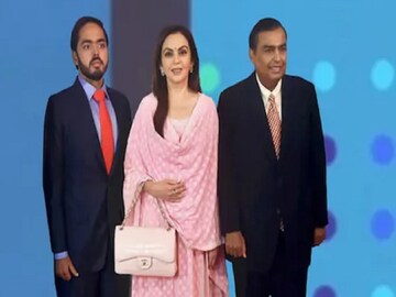 দানের আলো! শিরডি মন্দিরে আরতি, সাই ট্রাস্টে দেড় কোটি টাকাও দিলেন অনন্ত আম্বানি