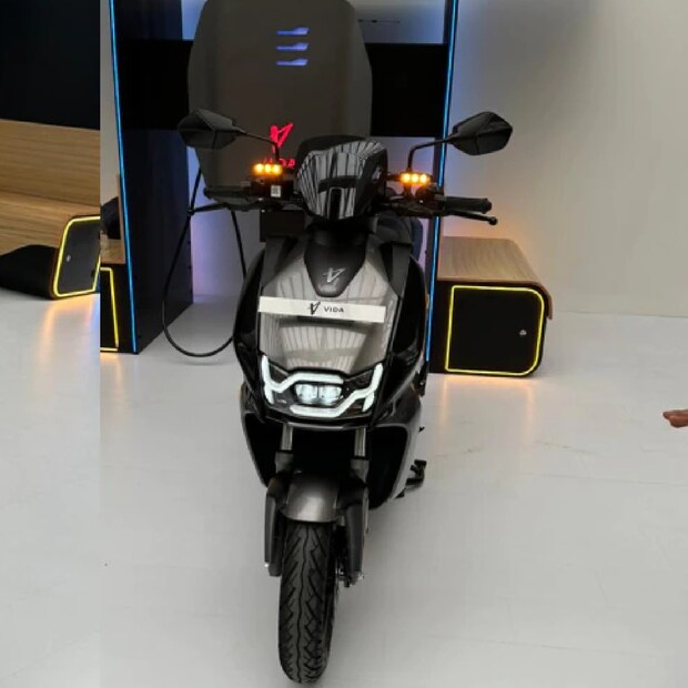 V1 Plus এবং V1 Pro- আপাতত এই দুটি ভ্যারিয়েন্টে পাওয়া যাবে এই স্কুটার। V1 Pro-তে 3.94 kWh লিথিয়াম-আয়ন ব্যাটারি থাকবে। V1 Plus-এ থাকবে 3.44 kWh ব্যাটারি। TVS iQube এবং OLA S1 Pro-এর মতো স্কুটারের সঙ্গে প্রতিযোগিতায় নামতে চলেছে এই মডেল।