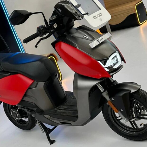 Vida V1 Pro স্কুটার সম্পূর্ণ চার্জে ১৬৫ কিলোমিটার রাস্তা পার করবে। এটি ৩.২ সেকেন্ডে ০ থেকে ৪০kmph গতি তুলতে পারবে।। Vida V1 Plus-এর ফুল চার্জ রেঞ্জ ১৪৩ কিমি। এটি ৩.৪ সেকেন্ডে ০ থেকে ৪০kmph গতি তুলতে পারবে। দুটিয় স্কুটারের সর্বোচ্চ গতি ৮০KM প্রতি ঘন্টা। 