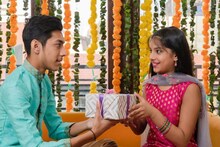 ফোঁটায় ভাইয়ের মিষ্টির থালা সাজান রাশি অনুয়ায়ী, চিরস্থায়ী ঠাঁই নেবেন মা লক্ষ্মী
