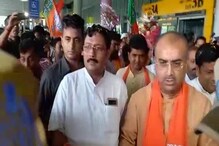 দুর্গার কাছে 'নতুন' পশ্চিমবঙ্গ চাইতে কলকাতায় বিজেপি ইনচার্জ! তীব্র আক্রমণ দুর্গার কাছে 'নতুন' পশ্চিমবঙ্গ চাইতে কলকাতায় বিজেপি ইনচার্জ! তীব্র আক্রমণ