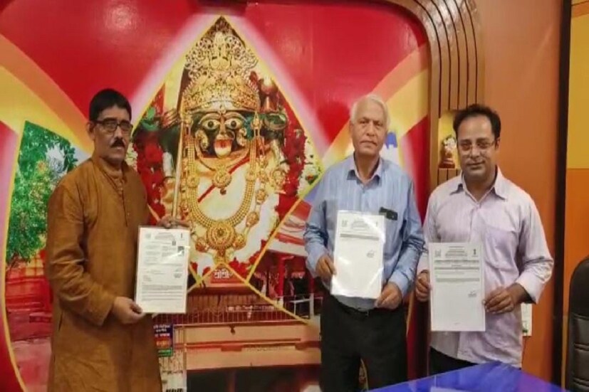 ভোগ গ্রহণের সবজি কাটা থেকে শুরু করে খাবার পরিবেশন পর্যন্ত সমস্ত দিকেই পরিষ্কার-পরিচ্ছন্নতা বজায় রাখা হয়।