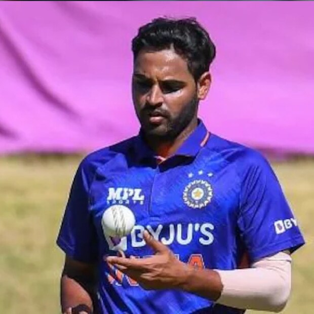 চলতি টি২০ বিশ্বকাপে রোহিত শর্মার দলের অন্যতম ভরসা হয়ে উঠেছেন ভুবি। তাঁর ইকোনমি রেট ৪.৩০। অস্ট্রেলিয়ায় ভুবিই ভারতীয় দলের সব থেকে কার্যকরী বোলার। 