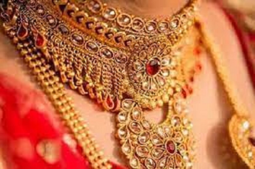 কলকাতায় ২২ ও ২৪ ক্যারাট সোনার দামে রীতিমত পতন হয়েছে ৷ প্রতি ২২ ও ২৪ ক্যারাট সোনার প্রতি গ্রামে গ্রামে দামের পতন হয়েছে ৷ প্রতীকী ছবি ৷