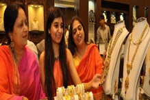 Gold Silver Price Today : বিভিন্ন দোকানে শুরু হয়ে গিয়েছে ধনতেরসের অফার, দেখে নিন আজ কত হল সোনার দাম Gold Silver Price Today : বিভিন্ন দোকানে শুরু হয়ে গিয়েছে ধনতেরসের অফার, দেখে নিন আজ কত হল সোনার দাম